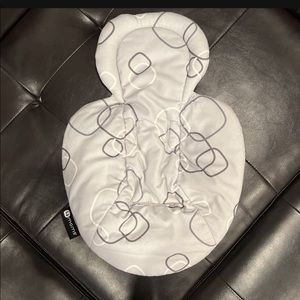 EUC MamaRoo Newborn Infant Insert (Reversible)